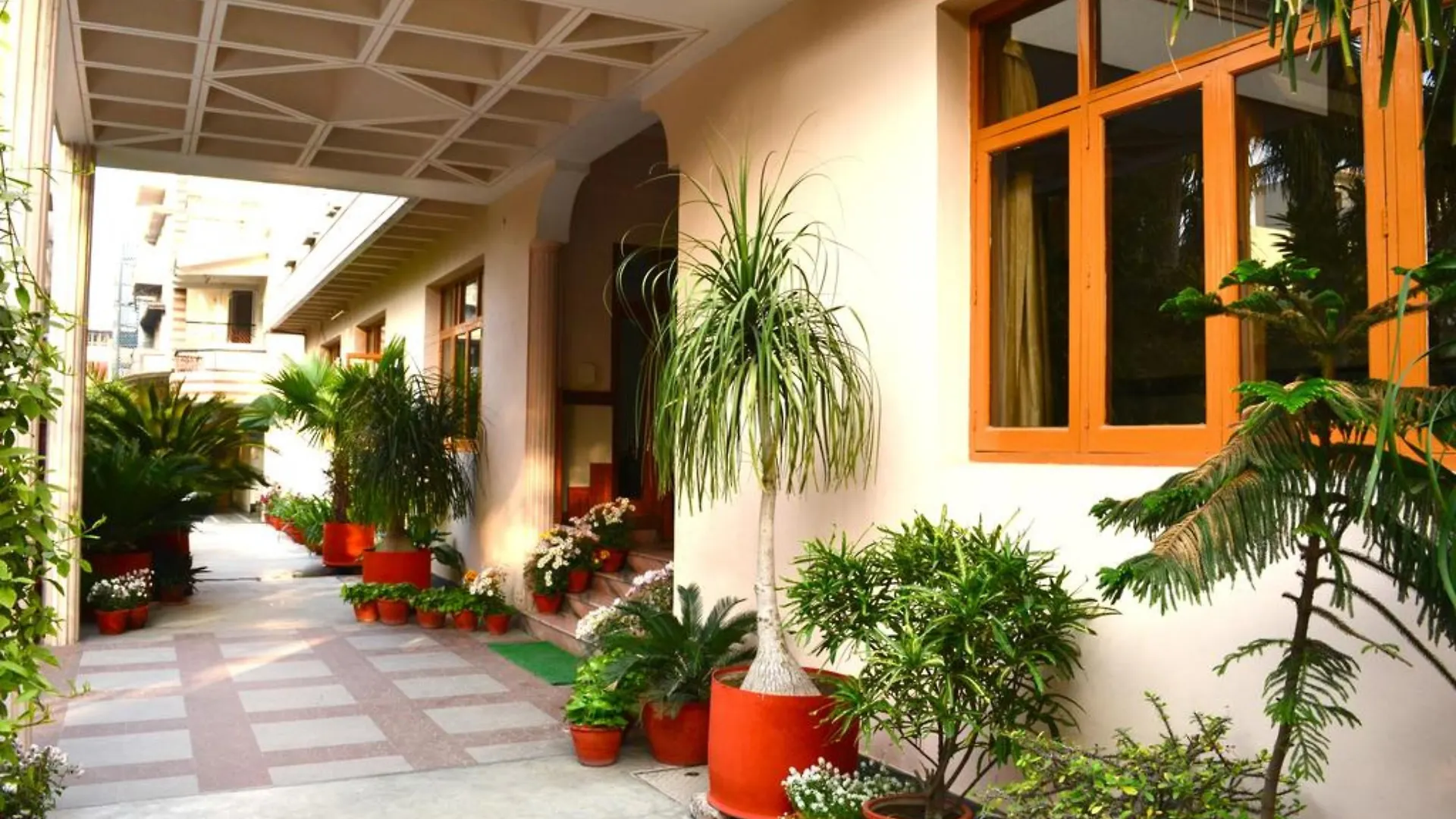 ***  Hotel Buddha Varanasi Hindistan