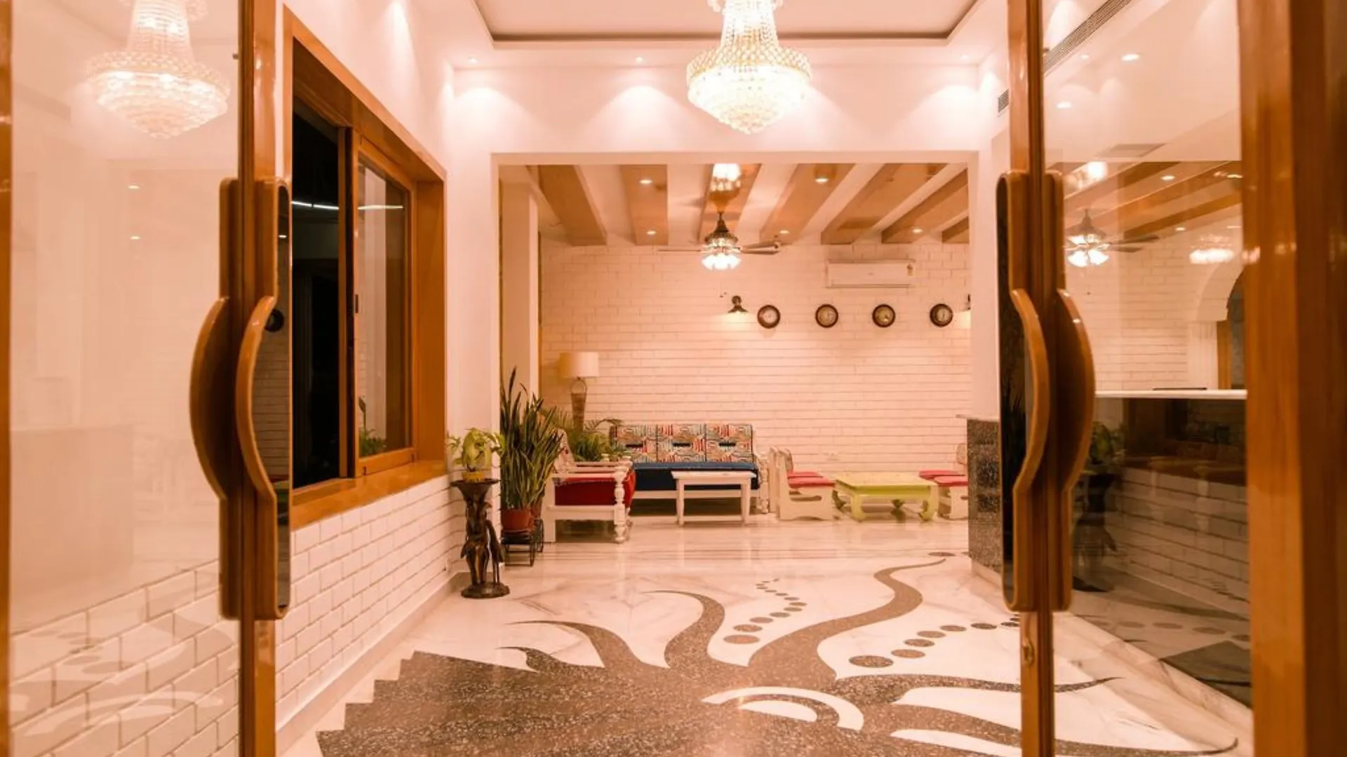 ***  Hotel Buddha Varanasi Hindistan